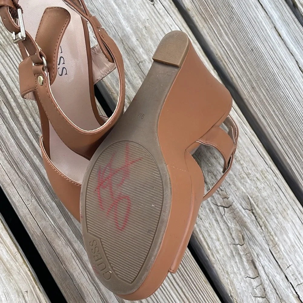 Guess wedges size 9